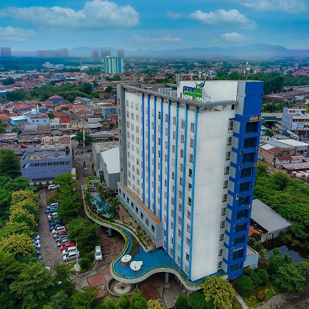 Primebiz Cikarang Hotell Exteriör bild