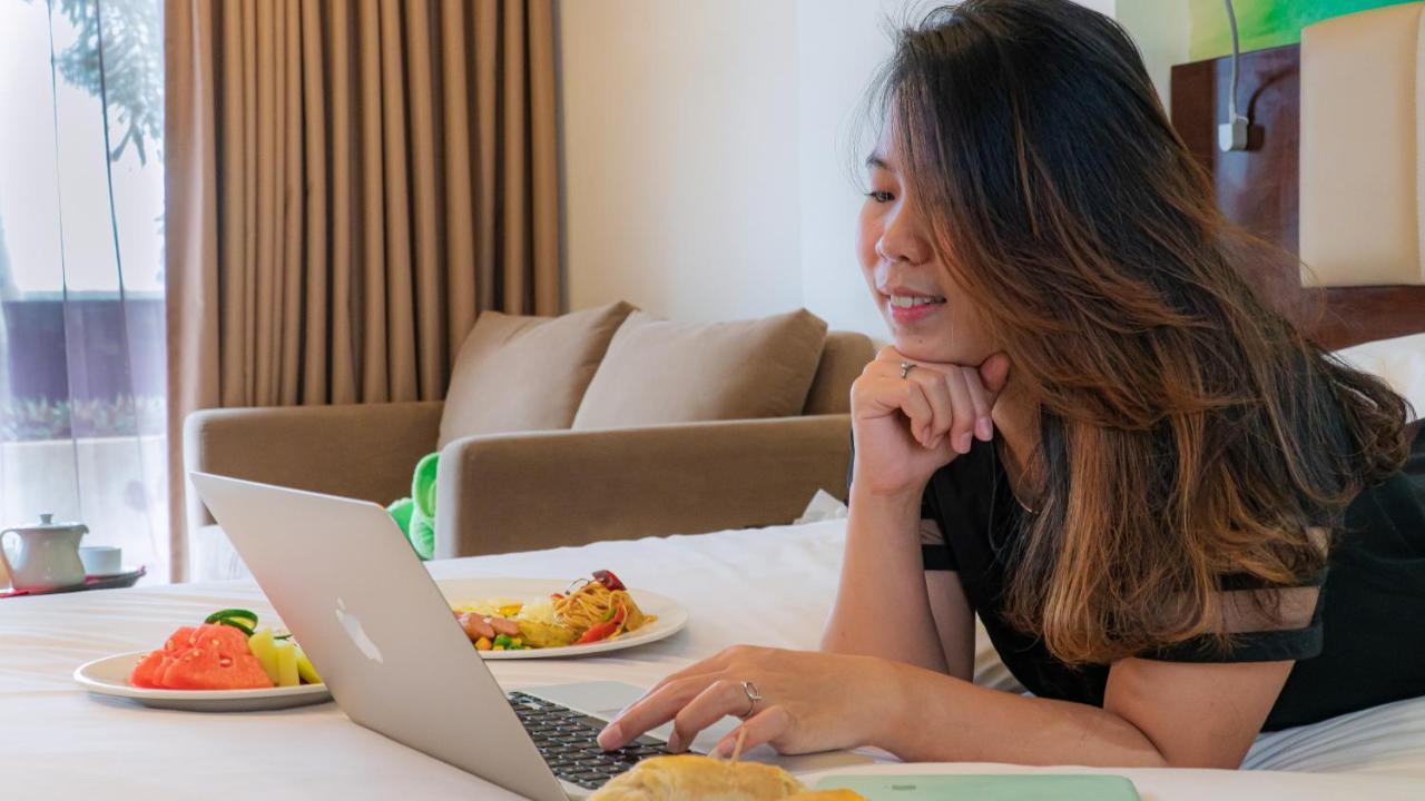 Primebiz Cikarang Hotell Exteriör bild