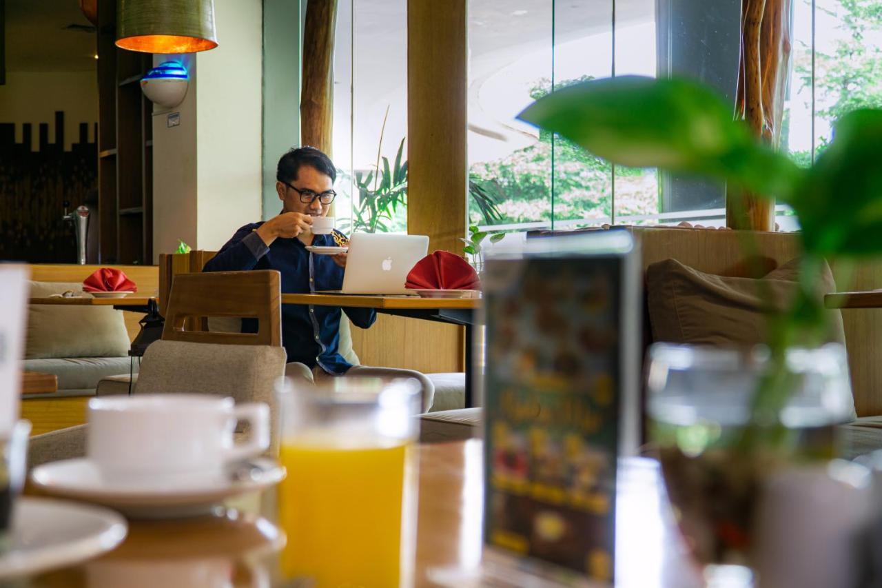 Primebiz Cikarang Hotell Exteriör bild