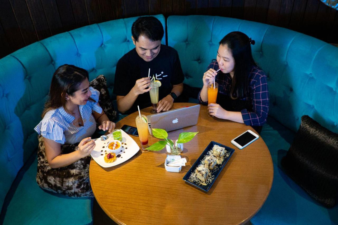 Primebiz Cikarang Hotell Exteriör bild