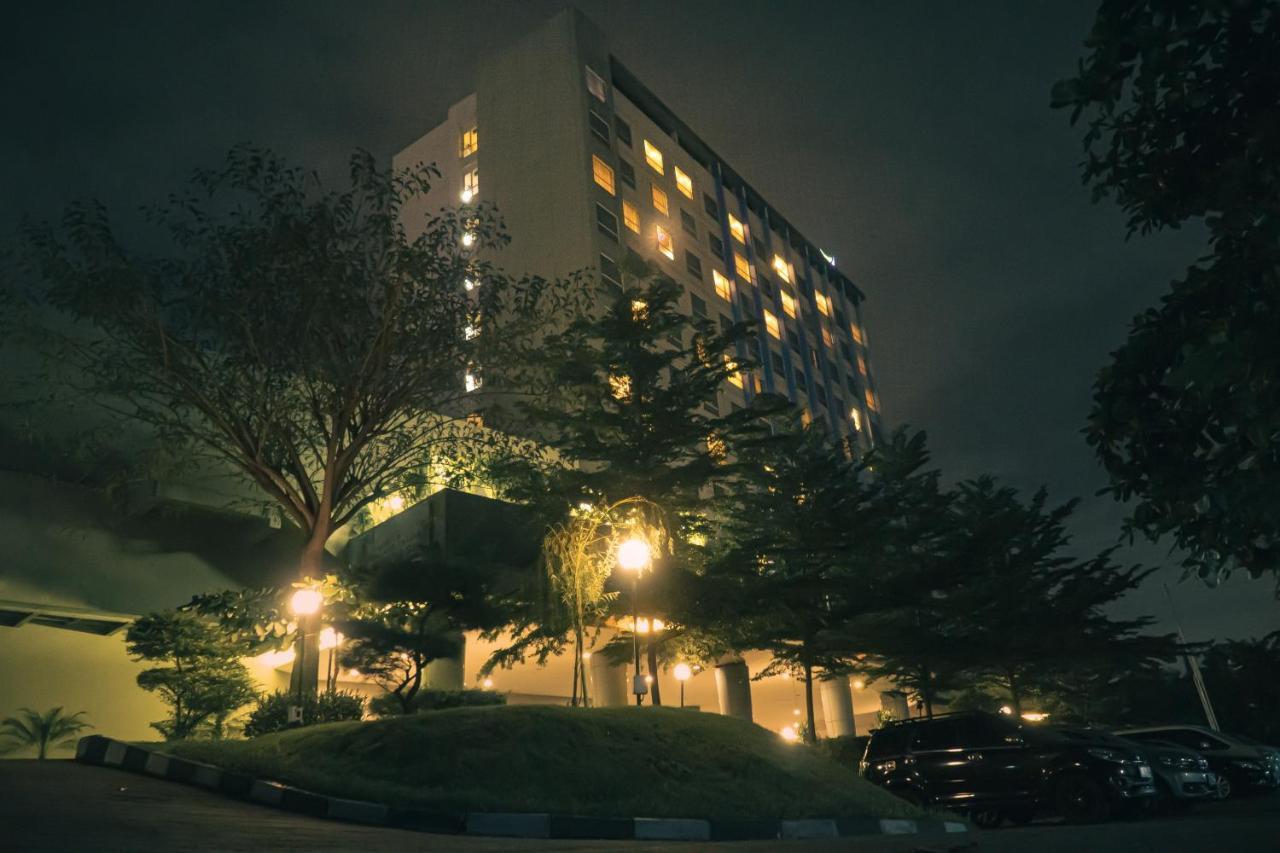 Primebiz Cikarang Hotell Exteriör bild