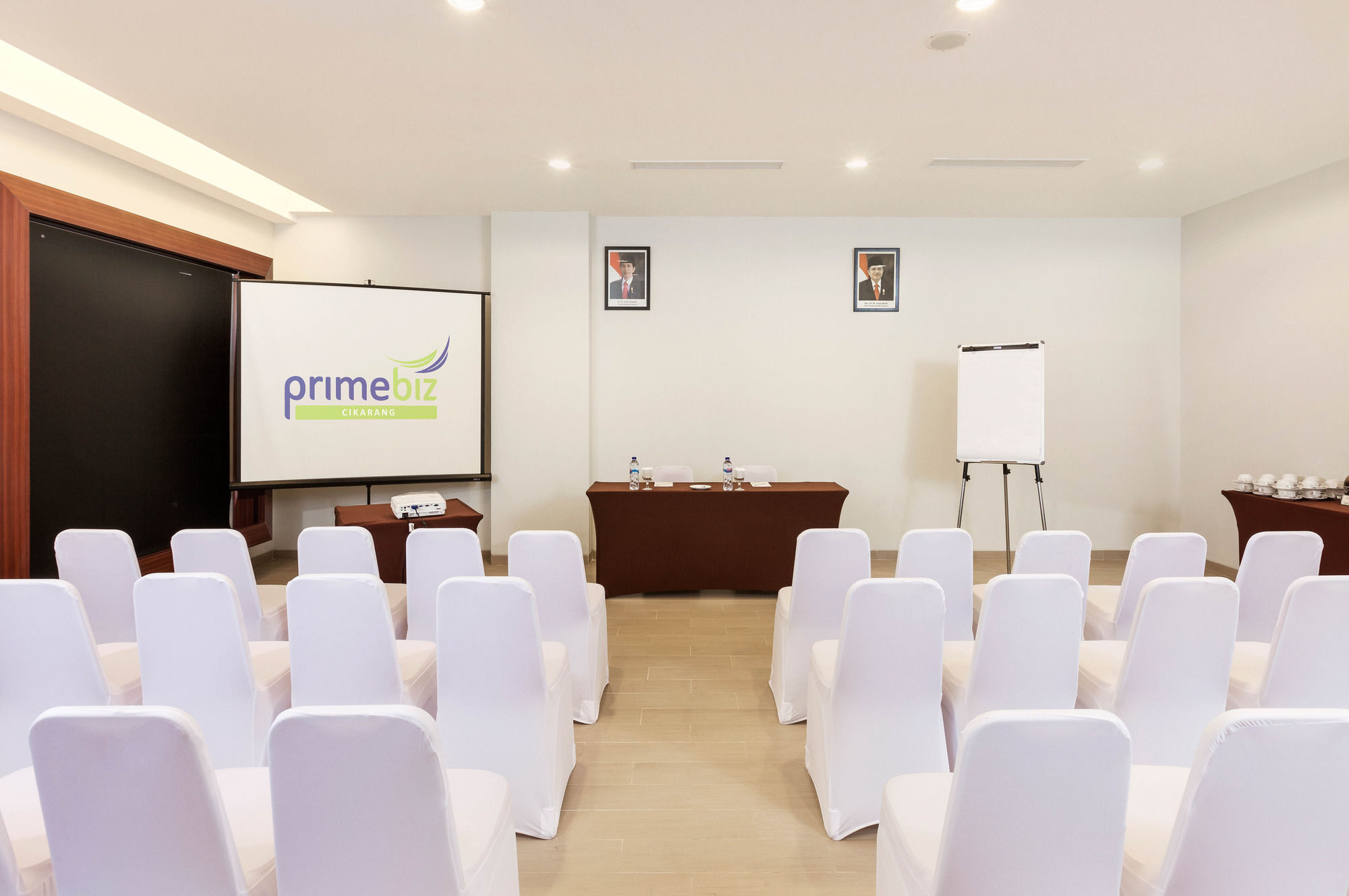 Primebiz Cikarang Hotell Exteriör bild